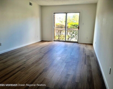 61 Diane Drive - Photo Thumbnail 1