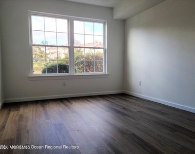 61 Diane Drive - Photo Thumbnail 4