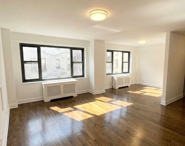 East 56 Street - Photo Thumbnail 2