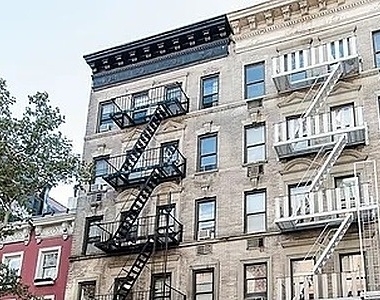 East 83rd Street - Photo Thumbnail 3
