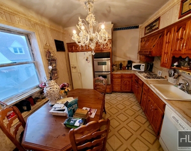 8015 21 Avenue - Photo Thumbnail 2