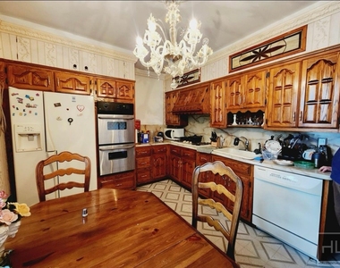 8015 21 Avenue - Photo Thumbnail 3