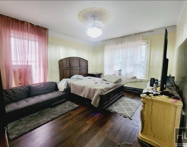 8015 21 Avenue - Photo Thumbnail 4