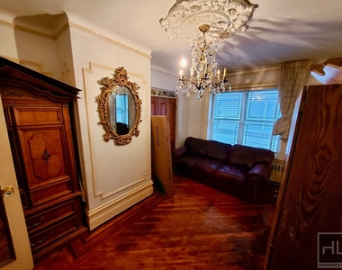 8015 21 Avenue - Photo Thumbnail 7