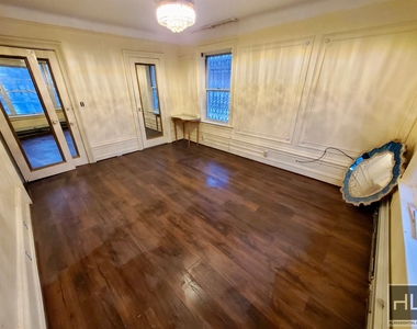 8015 21 Avenue - Photo Thumbnail 6