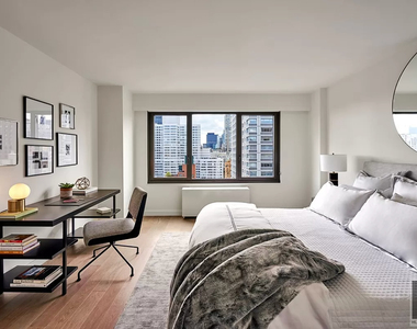 East 72nd Street - Photo Thumbnail 3