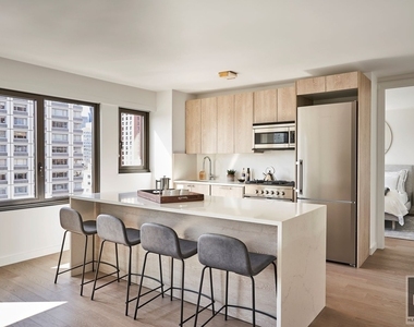East 72nd Street - Photo Thumbnail 1