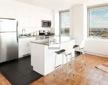West 37th Street - Photo Thumbnail 1