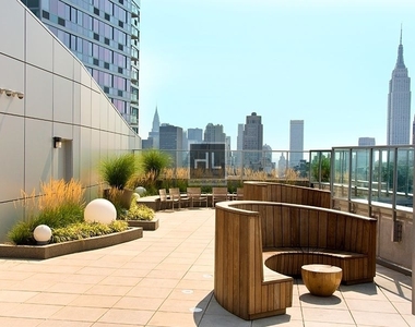West 37th Street - Photo Thumbnail 2