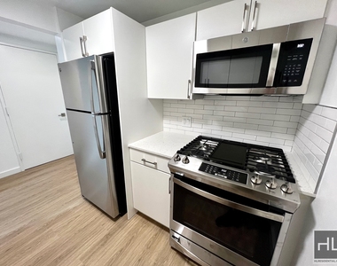 West 37th Street - Photo Thumbnail 1