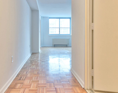 West 37th Street - Photo Thumbnail 2