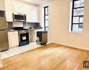 West 45 Street - Photo Thumbnail 1