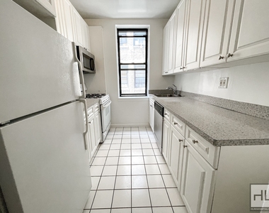 West 45 Street - Photo Thumbnail 2