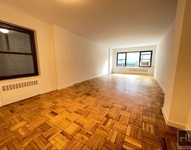 East 55 Street - Photo Thumbnail 1