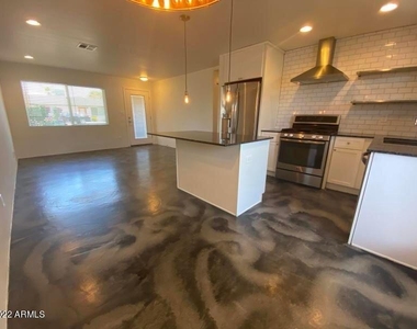 3416 N 37th Street - Photo Thumbnail 4