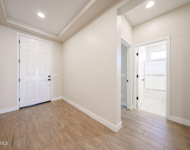 5121 N 81st Avenue - Photo Thumbnail 25