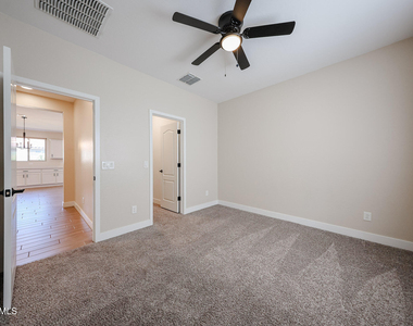 5121 N 81st Avenue - Photo Thumbnail 31