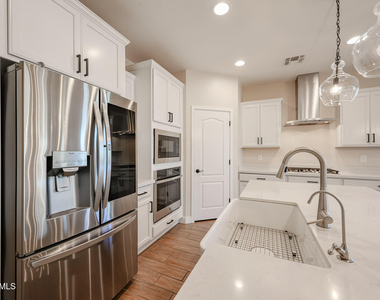 5121 N 81st Avenue - Photo Thumbnail 12