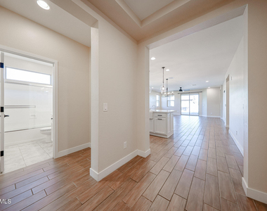 5121 N 81st Avenue - Photo Thumbnail 24