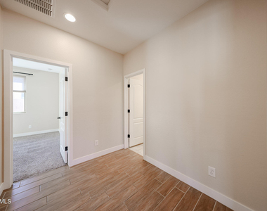5121 N 81st Avenue - Photo Thumbnail 28
