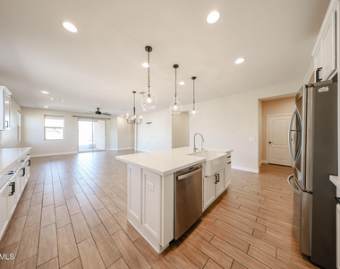 5121 N 81st Avenue - Photo Thumbnail 14