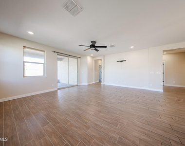 5121 N 81st Avenue - Photo Thumbnail 4