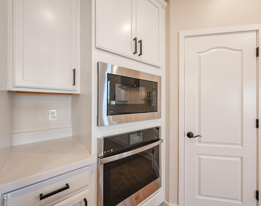 5121 N 81st Avenue - Photo Thumbnail 13