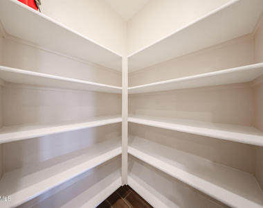 5121 N 81st Avenue - Photo Thumbnail 16