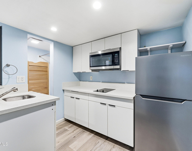 3025 N 32nd Street - Photo Thumbnail 4