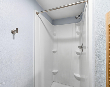 3025 N 32nd Street - Photo Thumbnail 8