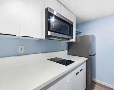 3025 N 32nd Street - Photo Thumbnail 6