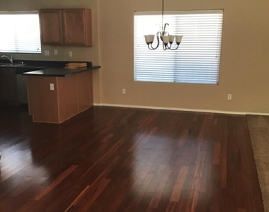 322 W Rio Drive - Photo Thumbnail 2