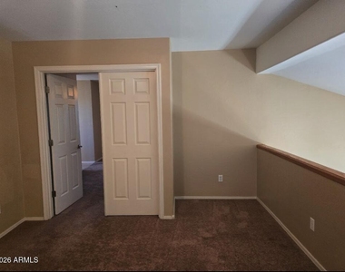 322 W Rio Drive - Photo Thumbnail 7