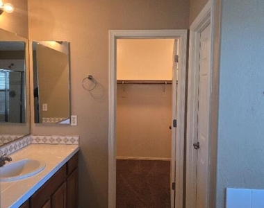 322 W Rio Drive - Photo Thumbnail 9
