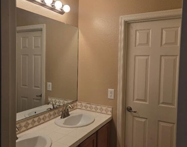 322 W Rio Drive - Photo Thumbnail 11