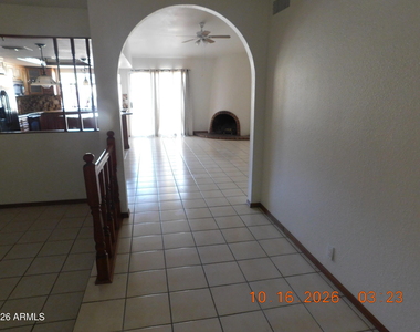 5228 W Vogel Avenue - Photo Thumbnail 1