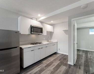 3025 N 32nd Street - Photo Thumbnail 4