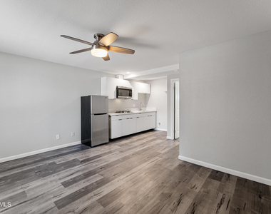 3025 N 32nd Street - Photo Thumbnail 1