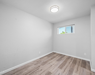 3025 N 32nd Street - Photo Thumbnail 6