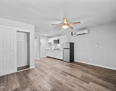 3025 N 32nd Street - Photo Thumbnail 1
