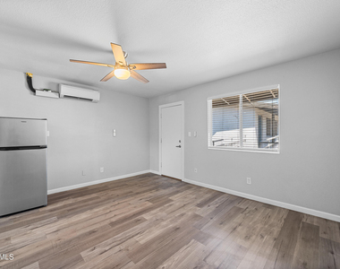 3025 N 32nd Street - Photo Thumbnail 2