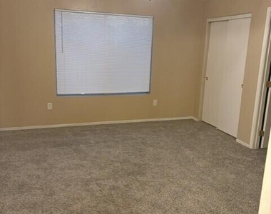 1732 E 37th Avenue - Photo Thumbnail 15