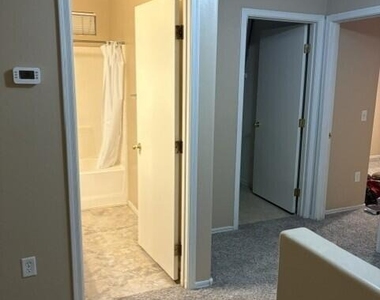 1732 E 37th Avenue - Photo Thumbnail 8