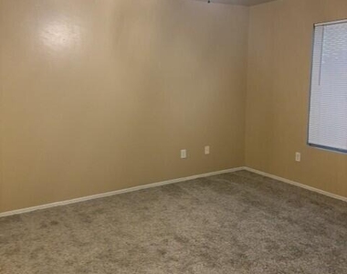 1732 E 37th Avenue - Photo Thumbnail 16