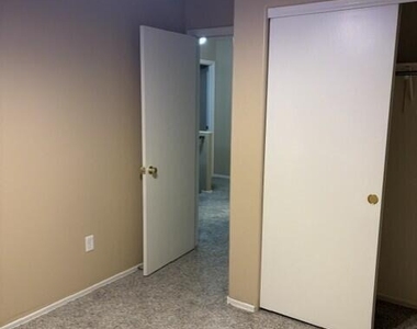 1732 E 37th Avenue - Photo Thumbnail 13