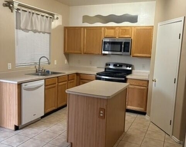 1732 E 37th Avenue - Photo Thumbnail 2