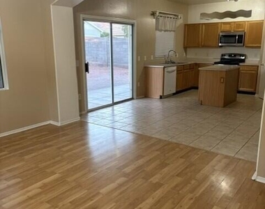 1732 E 37th Avenue - Photo Thumbnail 3