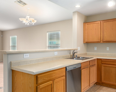 946 S 166th Avenue - Photo Thumbnail 4