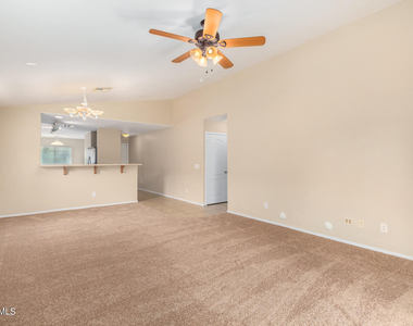 946 S 166th Avenue - Photo Thumbnail 9