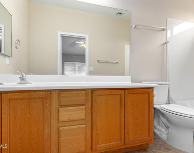 946 S 166th Avenue - Photo Thumbnail 15
